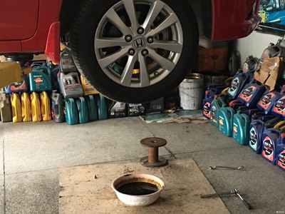 拖拉機保養(yǎng)中的機油選擇與維護要點